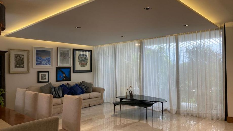 SALA CON LUZ INDIRECTA