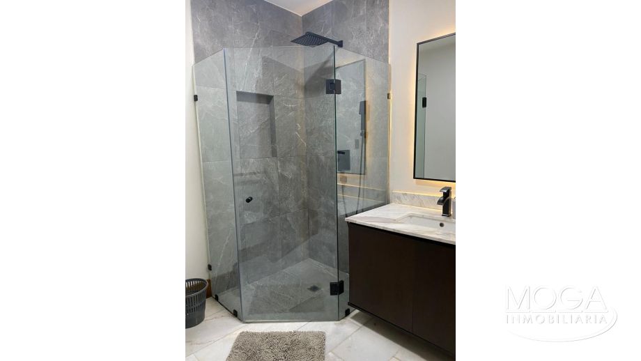 BAÑO EN CADA HABITACIÓN